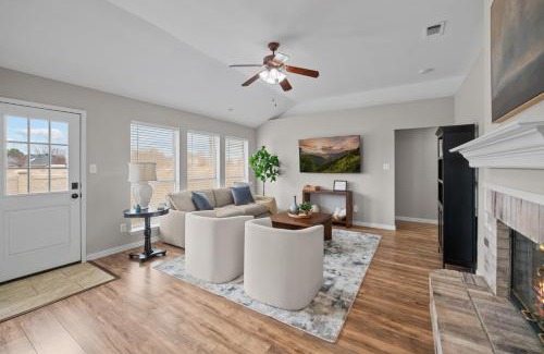 South Arlington Casa | Modern Home Close to It All in DFW Texas!