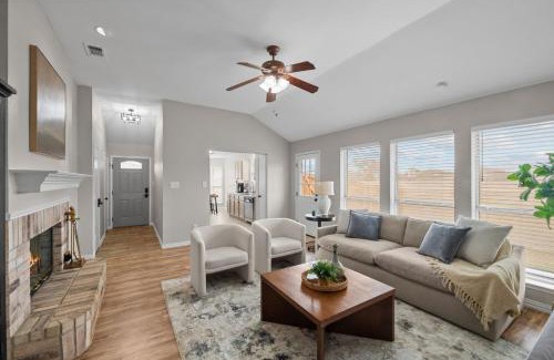 South Arlington Casa | Modern Home Close to It All in DFW Texas!