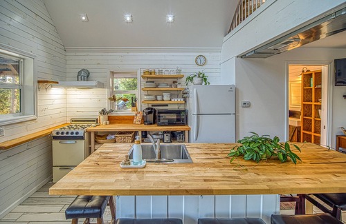 Omaha Casa | Modern Home + Cozy Vibes + Table Rock Lake + Branson + Buffalo National River