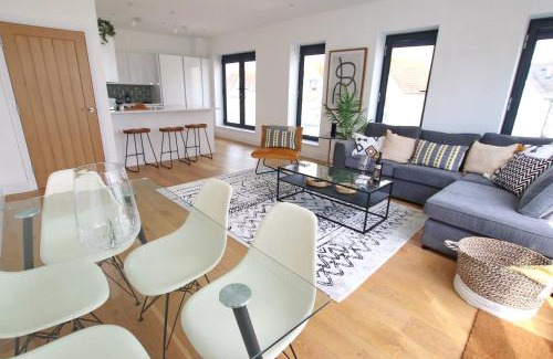 Worthing Casa | Modern Home for Small Groups by Stones Throw Apartments - Free Parking - Sea View
