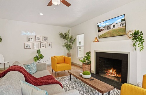 Stockton Casa | Modern Home for Travel Professional