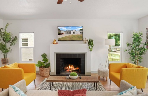 Stockton Casa | Modern Home for Travel Professional