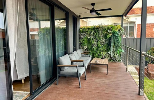 Preston Casa | Modern Home - gr8 4 groups
