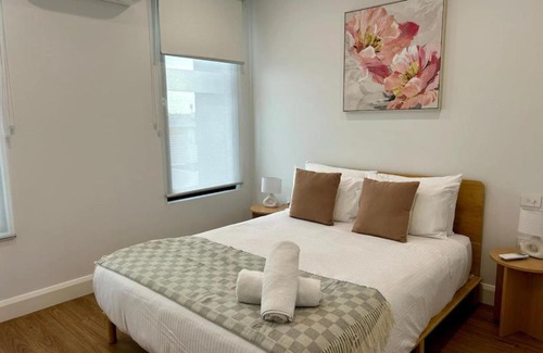 Preston Casa | Modern Home - gr8 4 groups