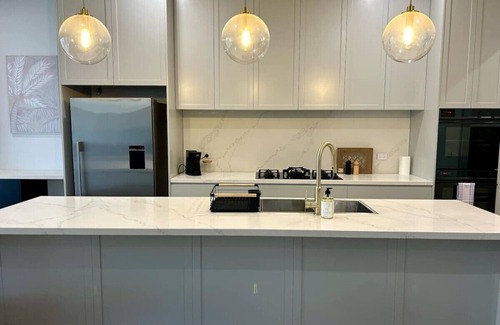 Preston Casa | Modern Home - gr8 4 groups