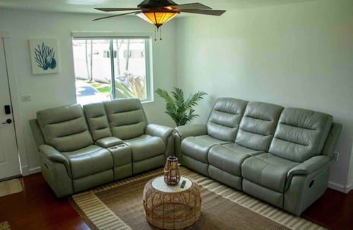 Tamiami Casa | Modern Home / HUGE Front Yard/ Family Friendly