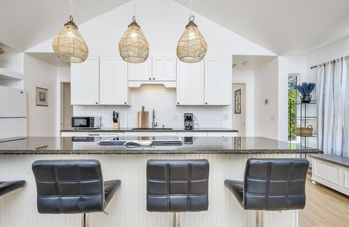 Middletown Casa | Modern Home in downtown Middletown! Walk to shops & restaurants!