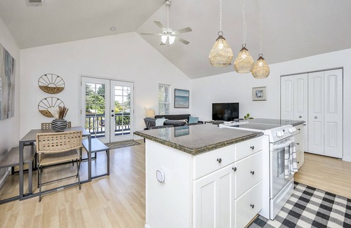 Middletown Casa | Modern Home in downtown Middletown! Walk to shops & restaurants!