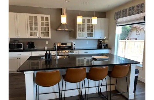 Sumner Casa | Modern home in downtown Sumner, WA