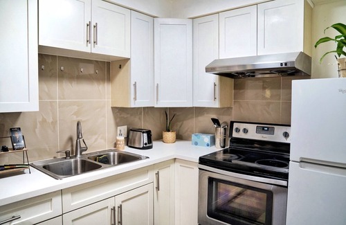 Alhambra Apartamento | Modern home in heart of Alhambra-10 min from LA