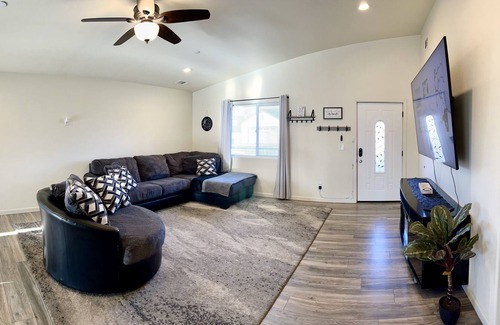 Clear Lake Casa | Modern Home In Lower Lake
