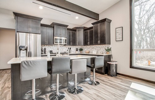Independence Casa | Modern Home in Natures Warmth with Great Location