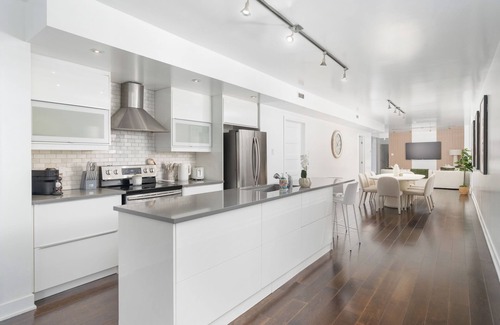Cote-Des-Neiges—Notre-Dame-De-Grace Apartamento | Modern Home in Notre-Dame-de-Grâce. 5min Walk from Royal Victoria Hospital