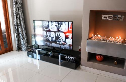 Moreleta Park Casa | Modern Home in Pretoria near Menlyn Mall