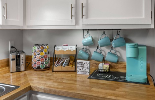 Summerville Casa | Modern Home in Prime Location for Dining & Shopping!!