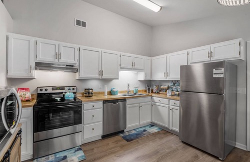Summerville Casa | Modern Home in Prime Location for Dining & Shopping!!
