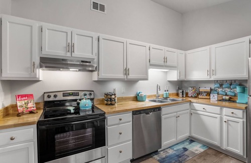 Summerville Casa | Modern Home in Prime Location for Dining & Shopping!!