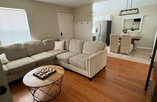 Flowood Casa | Modern home in prime location