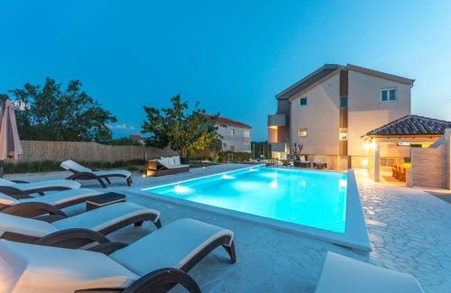 Pristeg Casa | Modern Home in Quiet Pristeg