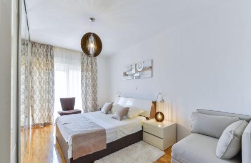 Pristeg Casa | Modern Home in Quiet Pristeg