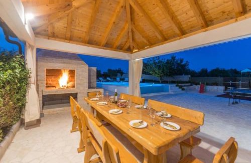 Pristeg Casa | Modern Home in Quiet Pristeg