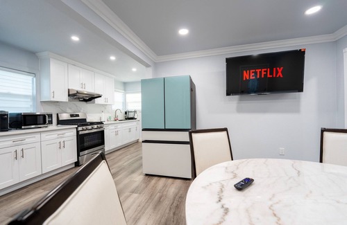 San Gabriel Casa | Modern Home in SGV - Fast Wifi, Sleeps 7, 15 Min from DTLA/Pasadena!