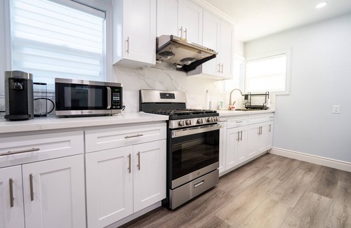 San Gabriel Casa | Modern Home in SGV - Fast Wifi, Sleeps 7, 15 Min from DTLA/Pasadena!