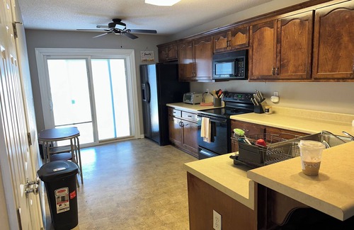 Tuscaloosa Casa | Modern home in Tuscaloosa 4.5mi from Bryant Denny with many amenities.