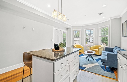 Dorchester Casa | Modern home-like 3BR2BA Retreat/Minutes to T