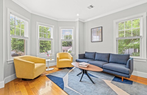 Dorchester Casa | Modern home-like 3BR2BA Retreat/Minutes to T