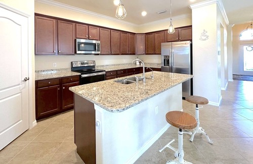 Gateway Casa | Modern home, mint condition. all furniture is 1 year new.