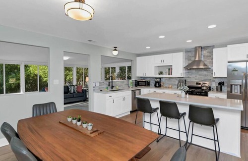 Columbia Casa | Modern Home Near Forest Drive | 3BR 2BA