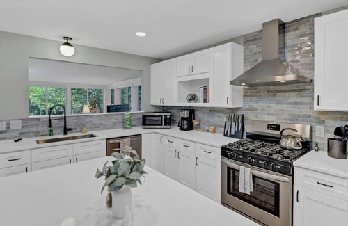Columbia Casa | Modern Home Near Forest Drive | 3BR 2BA