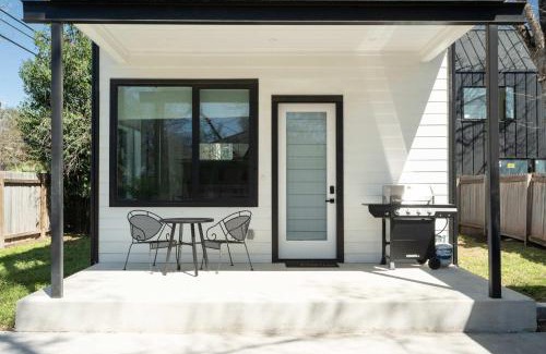 North Loop Casa | Modern Home Near the University of Texas
