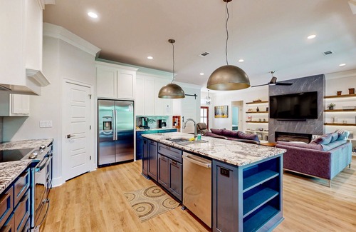 Hot Springs Village Casa | Modern home on golf course with valley views, private putting green, & fireplace