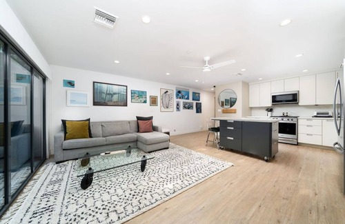 Willmore Casa | Modern Home - steps from downtown LB!