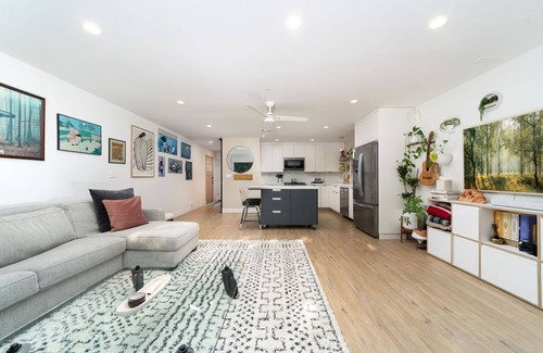 Willmore Casa | Modern Home - steps from downtown LB!