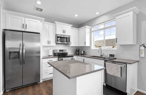 Aurora Casa | Modern Home w/ 2 Private Suites & Family-Friendly Amenities - 15 Mins to DIA