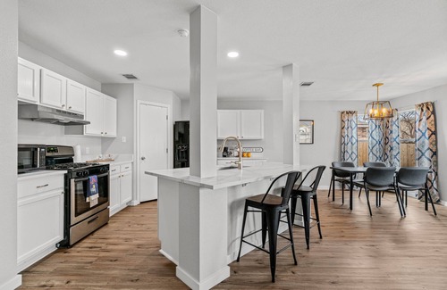 Leander Casa | Modern home w/ garage, big yard, pool 4 mins away!