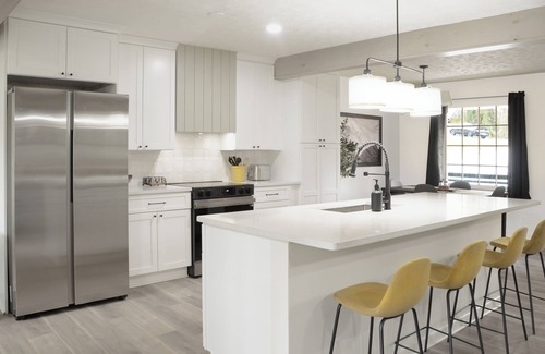 Lawrenceville Casa | Modern Home w/In-Law Suite – 5BR, 3BA, 2 Kitchens, Theater Room, 3,000 Sq Ft