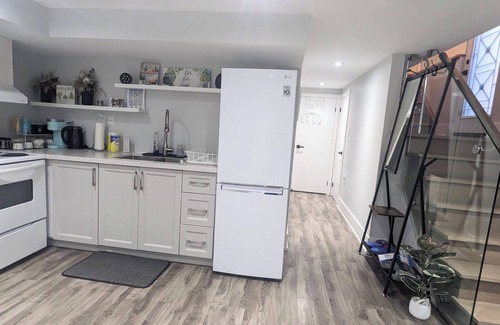 Woodbine - Lumsden Casa | Modern Home w/ Patio, Fireplace, Parking - 20mins to Downtown & Beach