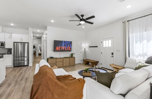 Galveston Casa | Modern Home-Walk to Beach-Cowboy Pool-Dog Friendly
