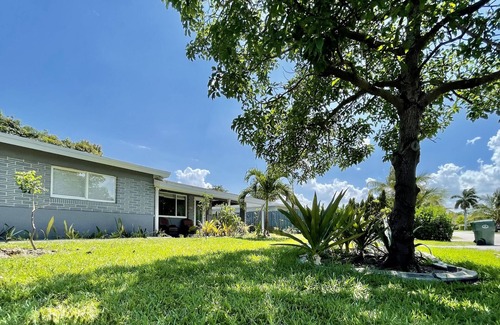 Oakland Park Casa | Modern Home with 2 Bedroom 2 Bath.