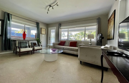 Oakland Park Casa | Modern Home with 2 Bedroom 2 Bath.
