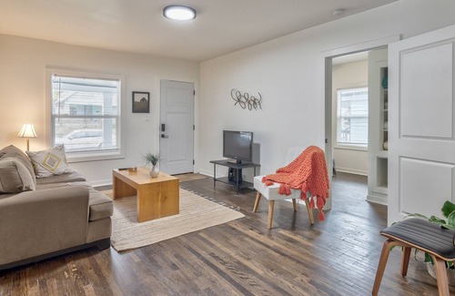 South Kansas City Casa | Modern home with 4 Bed + Workspace