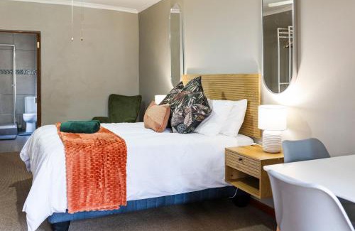 Potchefstroom Villa | Modern home with apartments