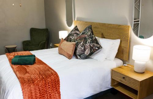Potchefstroom Villa | Modern home with apartments