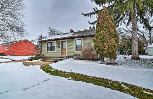 Sturgeon Bay Casa | Modern Home with Backyard, 1 Mi to Dtwn Sturgeon Bay