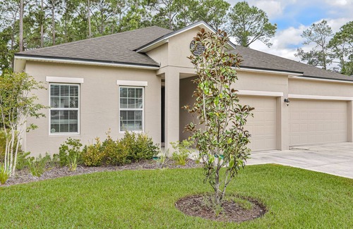 Indian Trails Casa | Modern home with central AC, WiFi, private washer/dryer, and screened porch