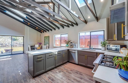 San Carlos Casa | Modern Home with Chef kitchen near Mission Trail
